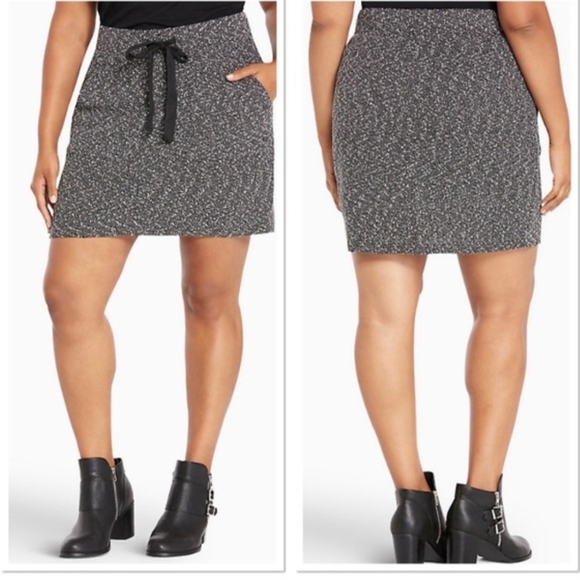 torrid Dresses & Skirts - Torrid Size 0 (Large) Mini Skirt Black White Speckled Drawstring Waist
